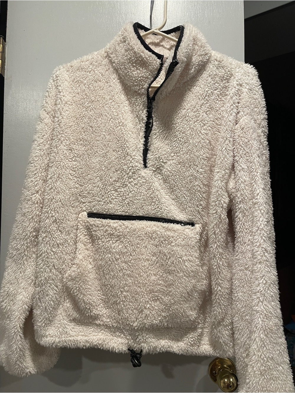 No Boundaries Cream Sherpa Pullover  with Black Trim JR size XL 15-17